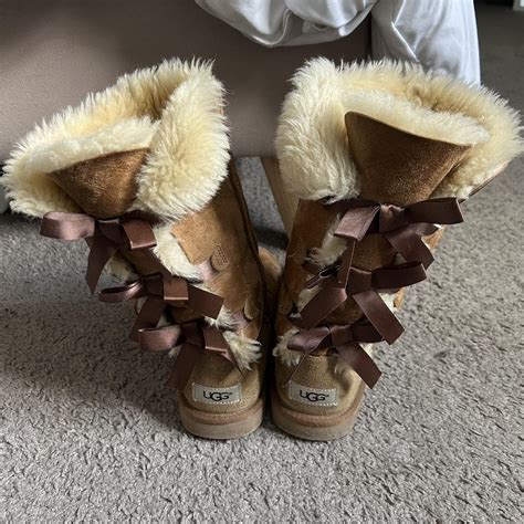 Bailey bow Uggs Kids size but fits a women’s size 6 - Depop