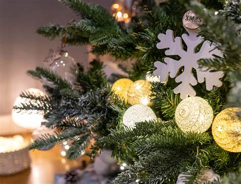 5 idées déco intérieur pour Noël avec des guirlandes lumineuses