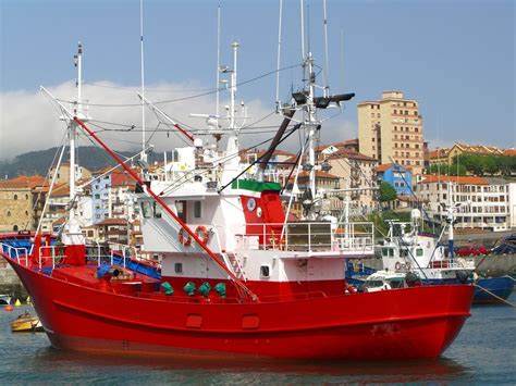 Barcos Pesqueros De Bermeo By Turdaibai Barcos Barco Pesquero Pesquero