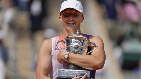 Iga Swiatek Wins Her Third Consecutive French Open Women S Title By