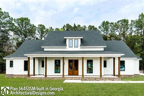 Attractive Modern Farmhouse Plan Bonus And Bath Over Garage 2435 Sq