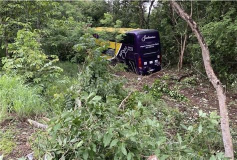 Na Br Uma Pessoa Morre Em Batida Entre Caminhonete E Nibus Pelo