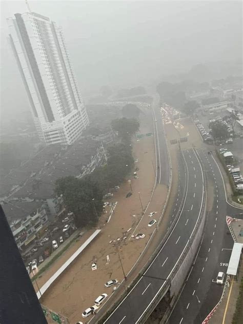 Kl Dilanda Banjir Kilat Lagi Ribuan Warga Kota Terperangkap Kereta