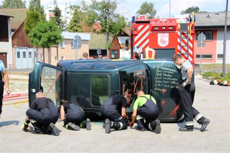 Hilfe Von Profis Feuerwehrler Trainieren F R Den Ernstfall Oberpfalzecho