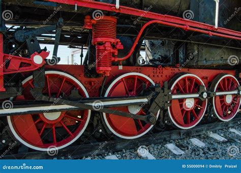 De Belangrijke Wielen Van Een Stoomlocomotief Stock Foto Image Of