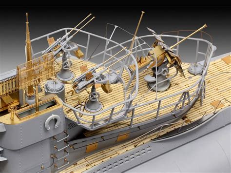 Revell 05163 German U Boat Submarine Platinum Edition Plastic Kit 1/72