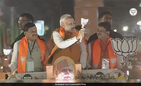 Lok Sabha Polls Pm Modi Holds Roadshow In Bhopal Many Display