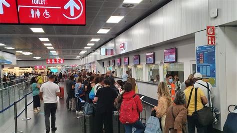 Trasporto Aereo Sciopero Low Cost Voli Cancellati E Qualche Ritardo A