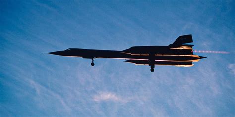 SR-71 pilots explain why flying the Blackbird with just one engine in ...