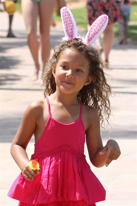 Halle Berry & Daughter Nahla Attend An Easter Egg Hunt In Maui | Celeb ...