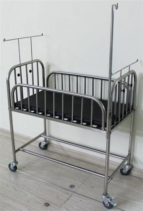 Strong Durable Pediatric Hospital Beds Anti Rust Stainless Steel