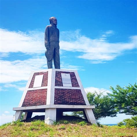 Estatua de Rubén Darío en la Isla El Cardón donde escribió el poema A