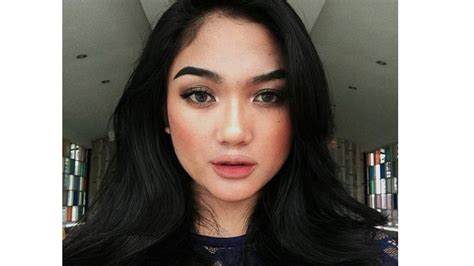 Cantik Dan Seksi Begini Penampilan Marion Jola Saat Sma Benarkah Hasil Operasi Plastik