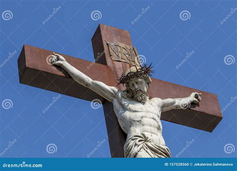 Jezus Christus Op Het Kruis Voor De Kathedraal Van Avignon In Frankrijk