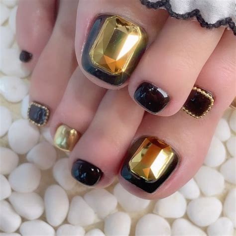 25 Pretty Pedicure Designs And Trends 2022 3d Gold And Black Pedicure