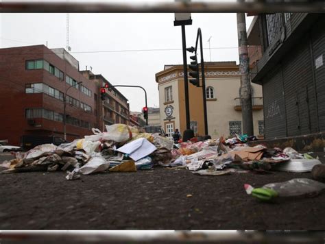 Cercado De Lima Trabajadores De Limpieza Arrojan Basura En Las Calles A Modo De Protesta [video