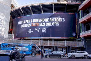 El Camp De Mestalla Estrena Una Nueva Lona Con Un Mensaje Firme Contra