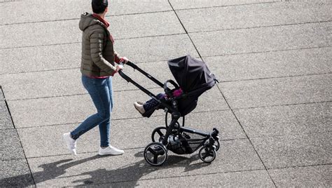 Loire ils se servent d une poussette et d un bébé pour voler le