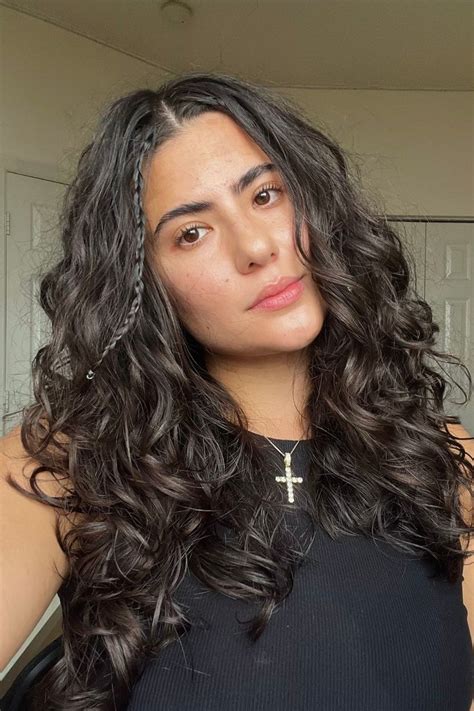 curlywavy hair inspo