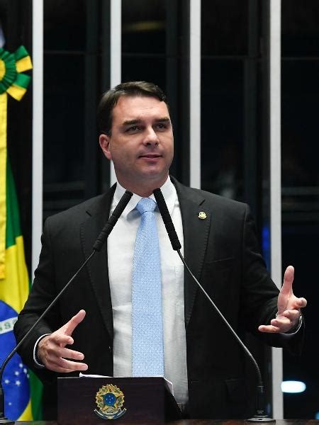 Pgr Arquiva Notícia Crime De Desobediência Contra Flávio Bolsonaro