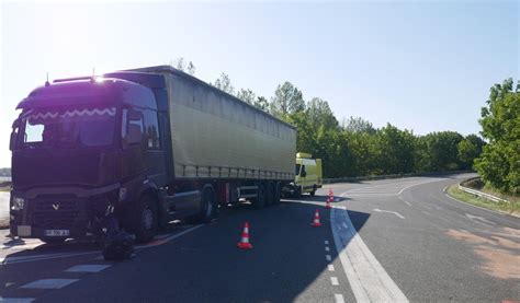 Collision Entre Un Poids Lourd Et Une Voiture Entre Boulleret Et Léré