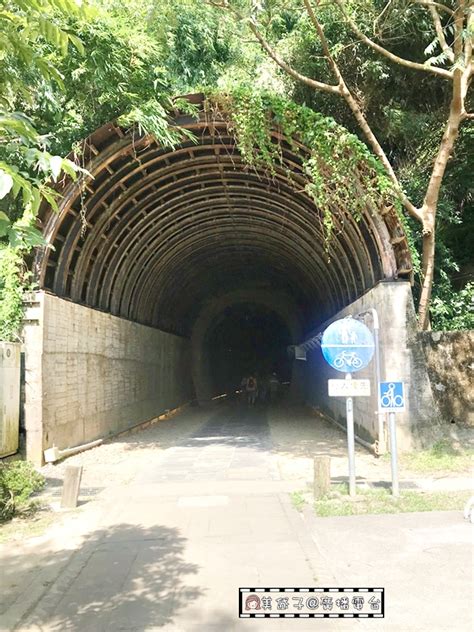 苗栗景點》市區｜藏在貓貍山公園裏的七彩迷幻百年紅磚城堡隧道～功維緒隧道 媽媽經｜專屬於媽媽的網站