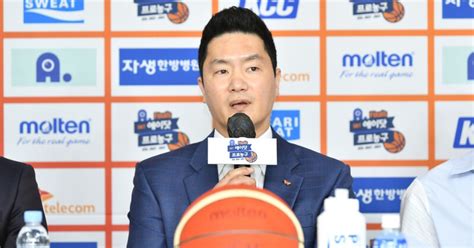 Kbl 챔프전 미디어데이 백투백 우승을 노리는 전희철 Sk 감독 “미친 선수가 나와야 한다”