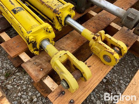 John Deere Hydraulic Cylinders Hose Extensions Couplers Bigiron Auctions