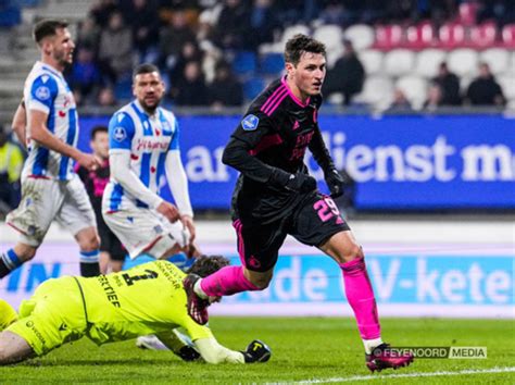 Santiago Giménez lleva al Feyenoord a semifinales de Copa