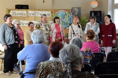 Wyj Tkowy Spektakl W Wykonaniu Podopiecznych Domu Pomocy Spo Ecznej W