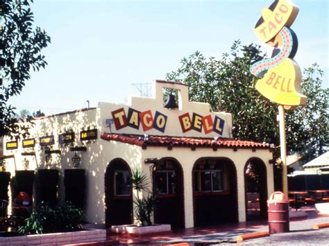 Vintage Taco Bell restaurants & what the Mexican fast-food chain used ...