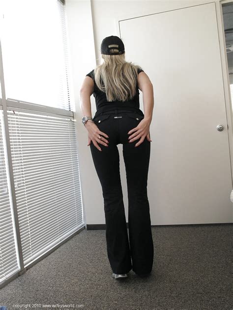 Gorgeous Mature Babe In Sun Glasses Wifey Changing Her Clothes CoedCherry