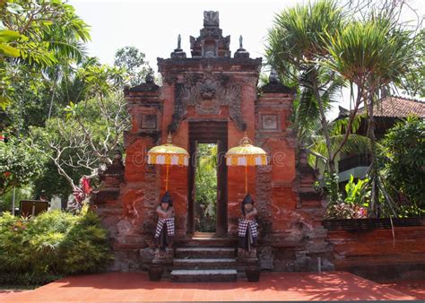 Traditional Balinese Entrance With Bedogol Carved Stone Guardian