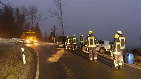 Unfall Bei Hildburghausen Zwei Autos Krachen Frontal Ineinander