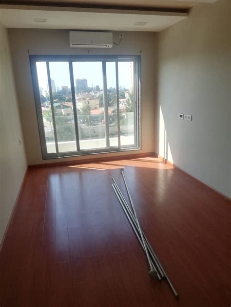 Casas Para Alugar ARRENDA SE FLAT TIPO 3 NA POLANA CONDOMINIO ALLAVILA