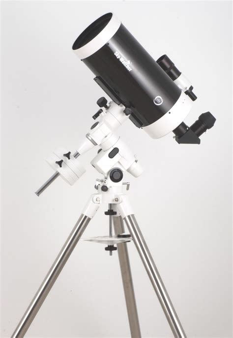 Telescopio Sky Watcher Mak Black Diamond Sobre Neq Explorar El