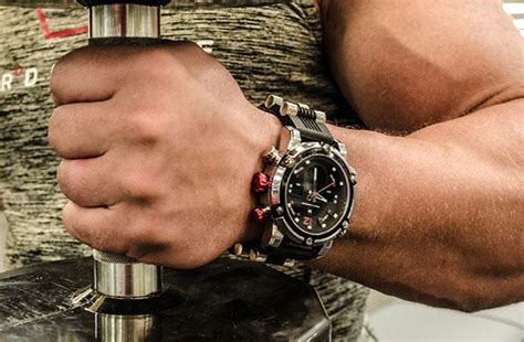 7 Reasons Why Big Men Should Wear Big Watches