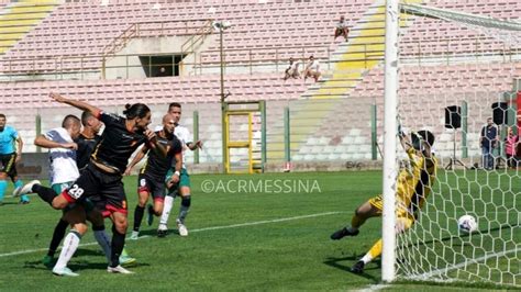 Serie C Il Gol Di Plescia Fa Esultare Il Messina Contro Lavellino