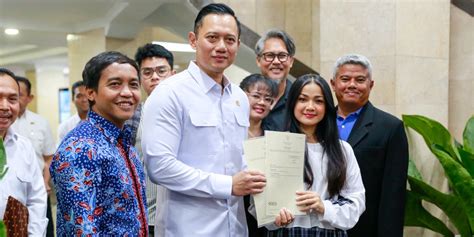 Berjuang Sejak Tahun 2018 Nirina Zubir Akhirnya Kantongi 6 Sertifikat