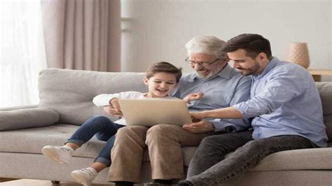موقع أمان الأطفالكبار السنّ والتكنولوجيا عالقون في الماضي