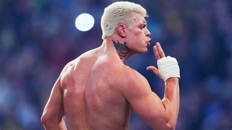 Cody Rhodes décroche un rôle clé dans le reboot de Naked Gun Catch