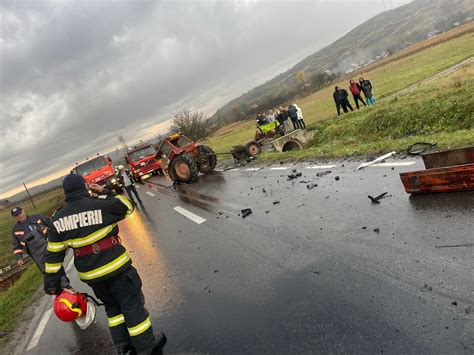 Accident Grav Autoturism Impact Puternic Cu Un Tractor Ziarul Top