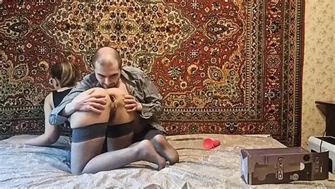 L Uomo Scopa Il Culo Della Ragazza Con Un Dildo Giochi Anali E Si Allunga XHamster