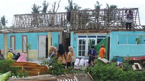 Angin Kencang Di Bondowoso 202 Rumah Rusak Foto Tempo Co