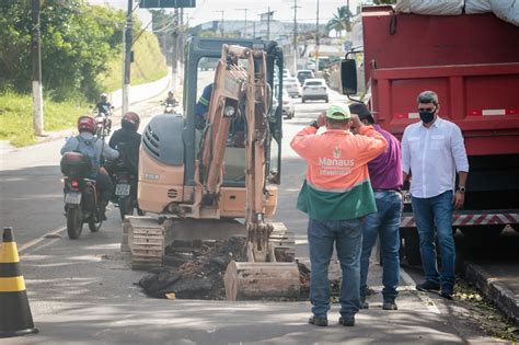 Cratera Se Abre Em Avenida De Manaus Ap S Rompimento De Tubula O