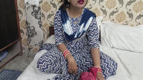 Indian Beautiful Bhabhi Ne Apni Makhan Si Chut Devar Ke Aage Paros Di