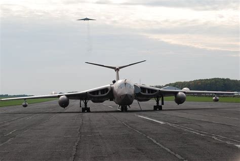 Vulcan XH558 Overflying Victor XM715 Franz Haselboeck Flickr