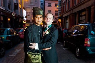 Kechik Itu Comel Perkahwinan Gay Pelajar Malaysia Ariff Alfian Rosli Dengan Teman Lelakinya