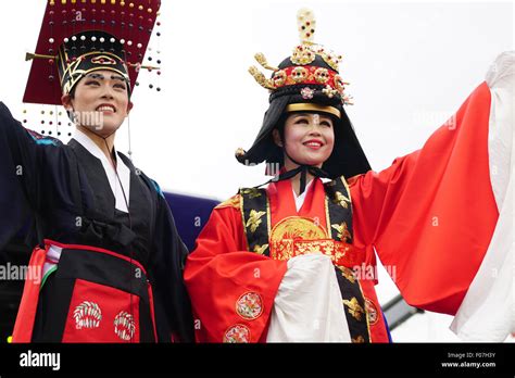 Londonuk 9th Aug 2015 The Korean Royal Wedding Dance Of The King