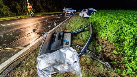 Auto Berschl Gt Sich Bei Kollision Vier Verletzte